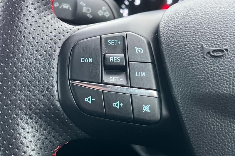 Used Ford Focus 2023 for sale - 76767093: Photo 32