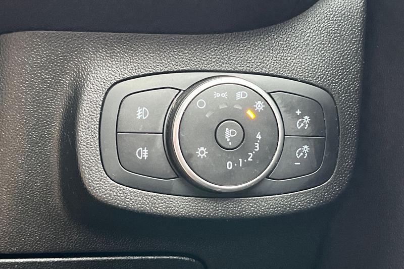 Used Ford Fiesta 2018 for sale - 78038838: Photo 34