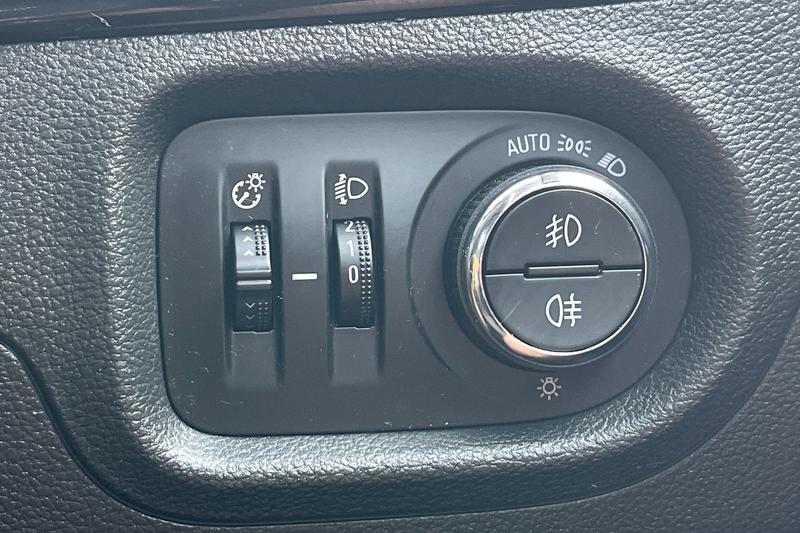 Used Vauxhall Astra 2018 for sale - 76452888: Photo 31