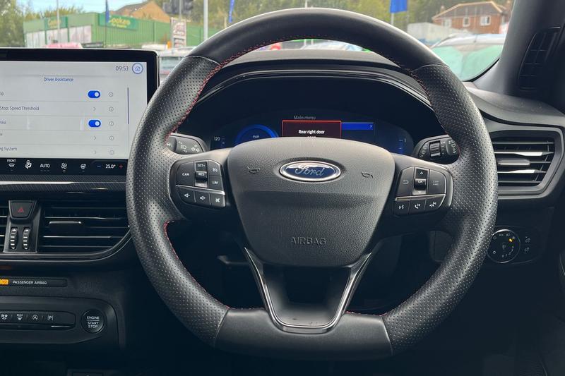 Used Ford Focus 2023 for sale - 76895352: Photo 12