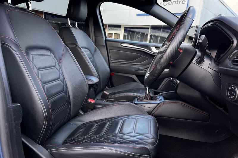 Used Ford Focus 2023 for sale - 76895352: Photo 17