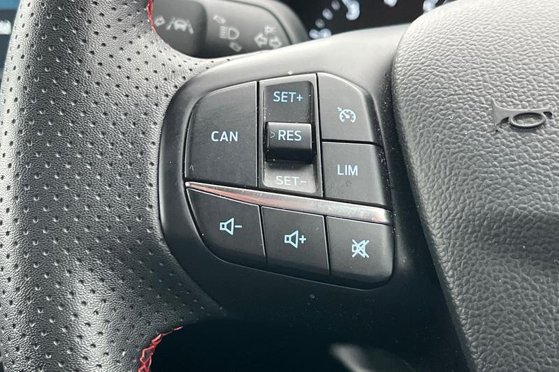 Used Ford Focus 2023 for sale - 76819235: Photo 32