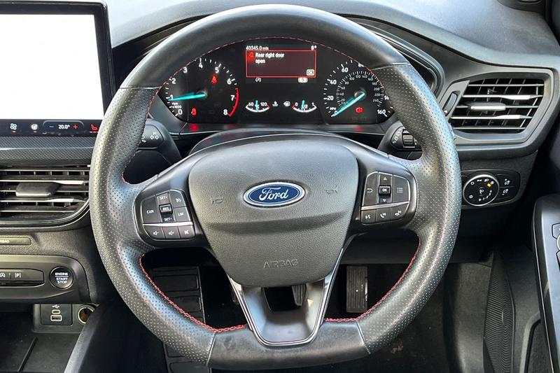 Used Ford Focus 2023 for sale - 76862505: Photo 12