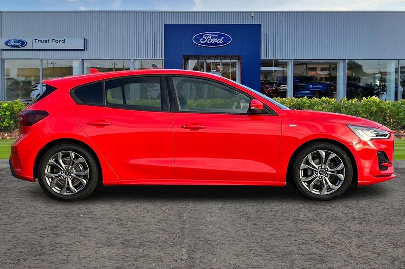 Used Ford Focus 2023 for sale - 76862505: Photo 3
