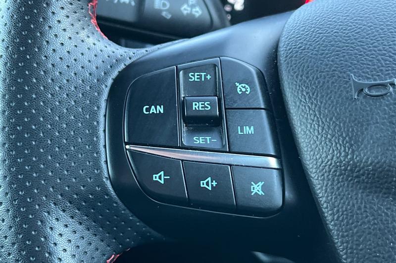 Used Ford Focus 2023 for sale - 76904504: Photo 32