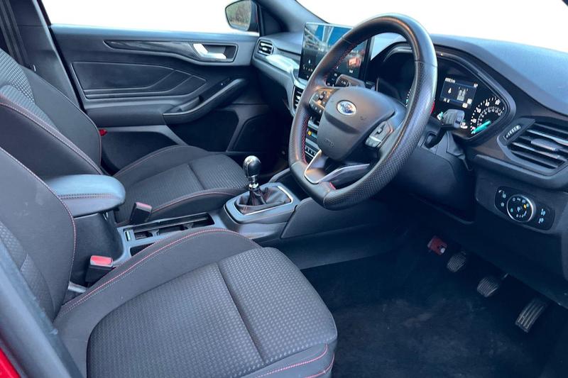 Used Ford Focus 2023 for sale - 76888026: Photo 9