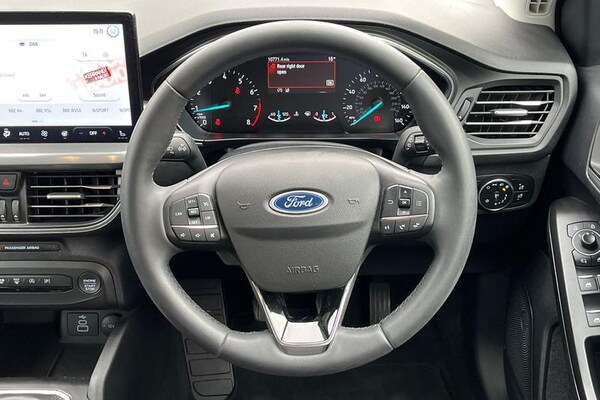 Used Ford Focus 2023 for sale - 76202235: Photo 12