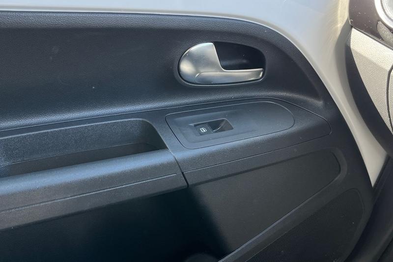 Used Volkswagen up! 2016 for sale - 78206093: Photo 32