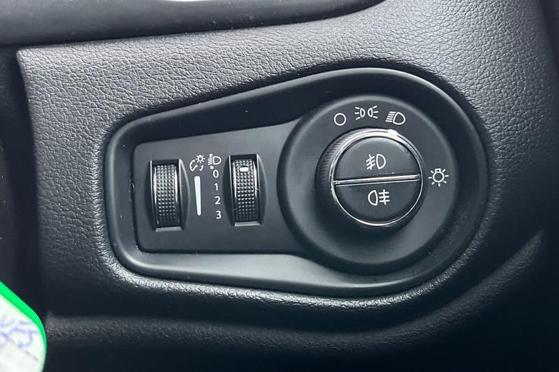 Used Jeep Renegade 2021 for sale - 76563113: Photo 34