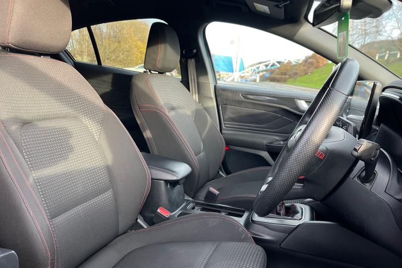 Used Ford Focus 2023 for sale - 76960759: Photo 17