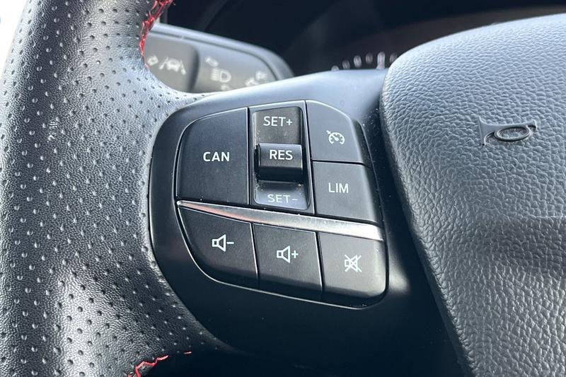 Used Ford Focus 2023 for sale - 76960759: Photo 32