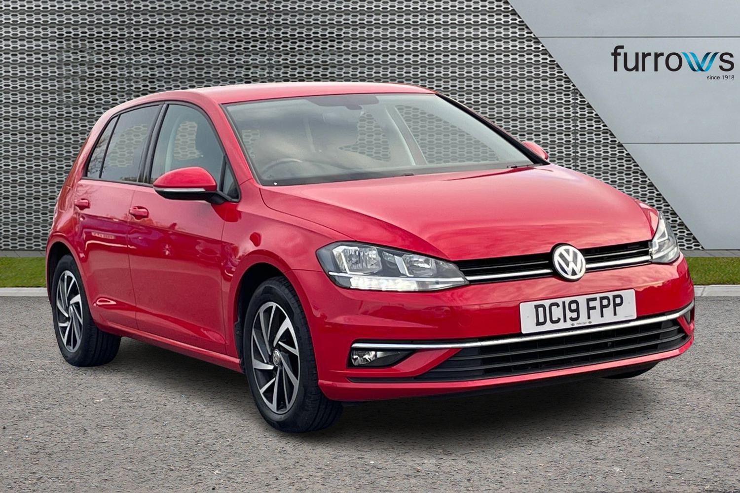 Used Volkswagen Golf 2019 for sale - 76302472: Photo 1