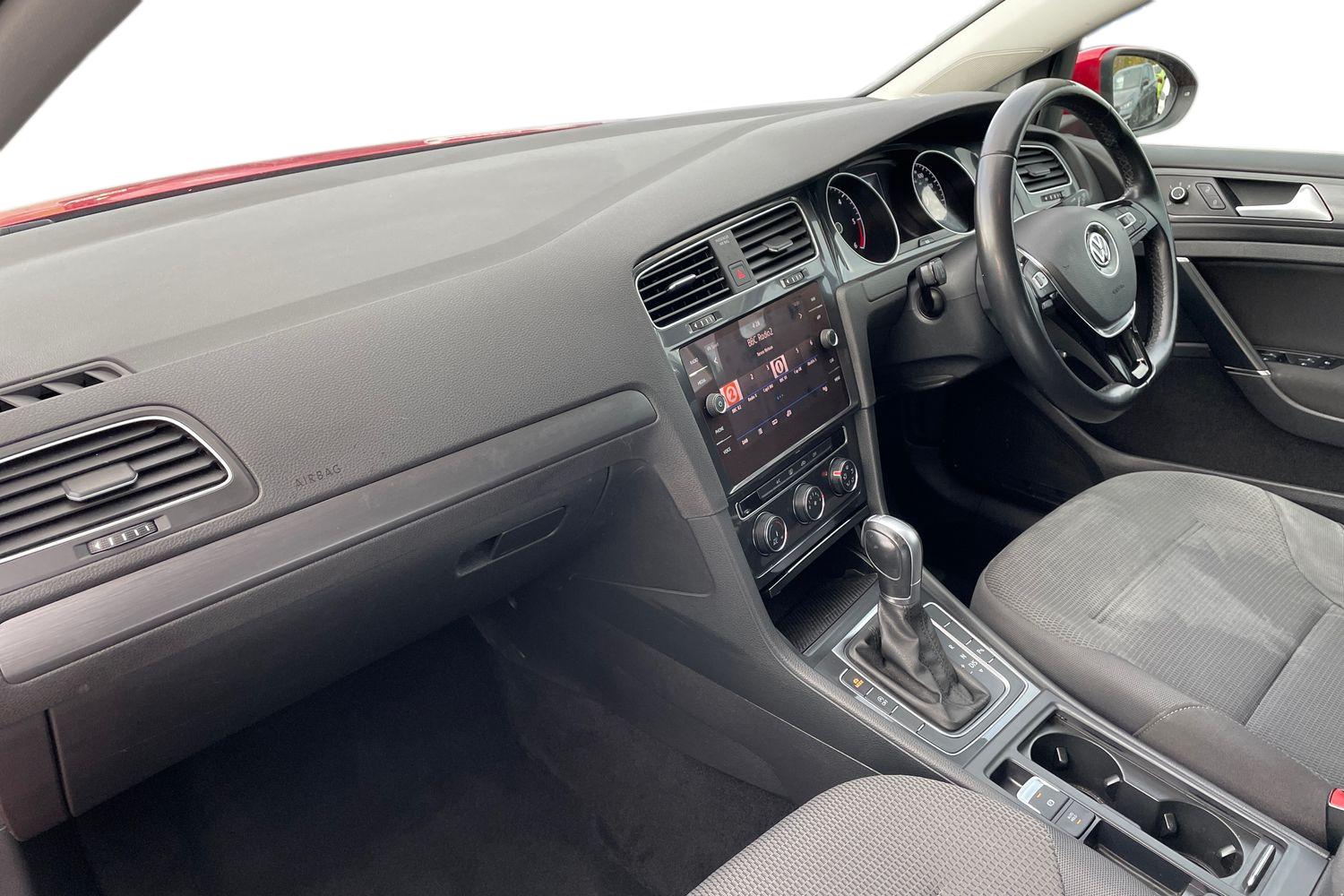 Used Volkswagen Golf 2019 for sale - 76302472: Photo 2