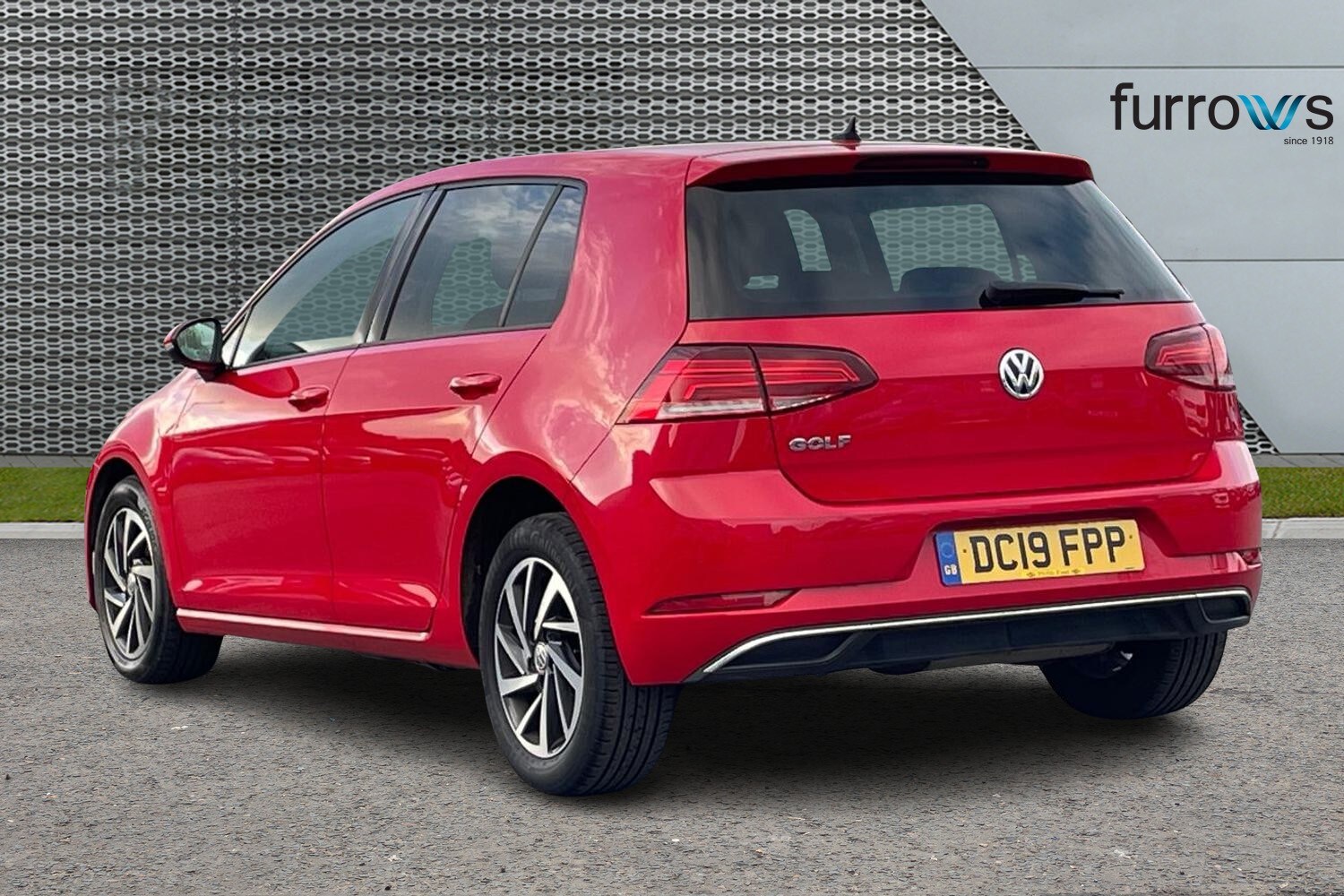 Used Volkswagen Golf 2019 for sale - 76302472: Photo 3