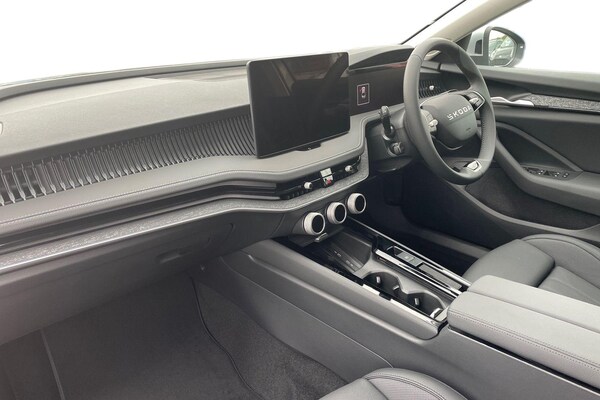 Used Skoda Superb 2025 for sale - 76130620: Photo 2