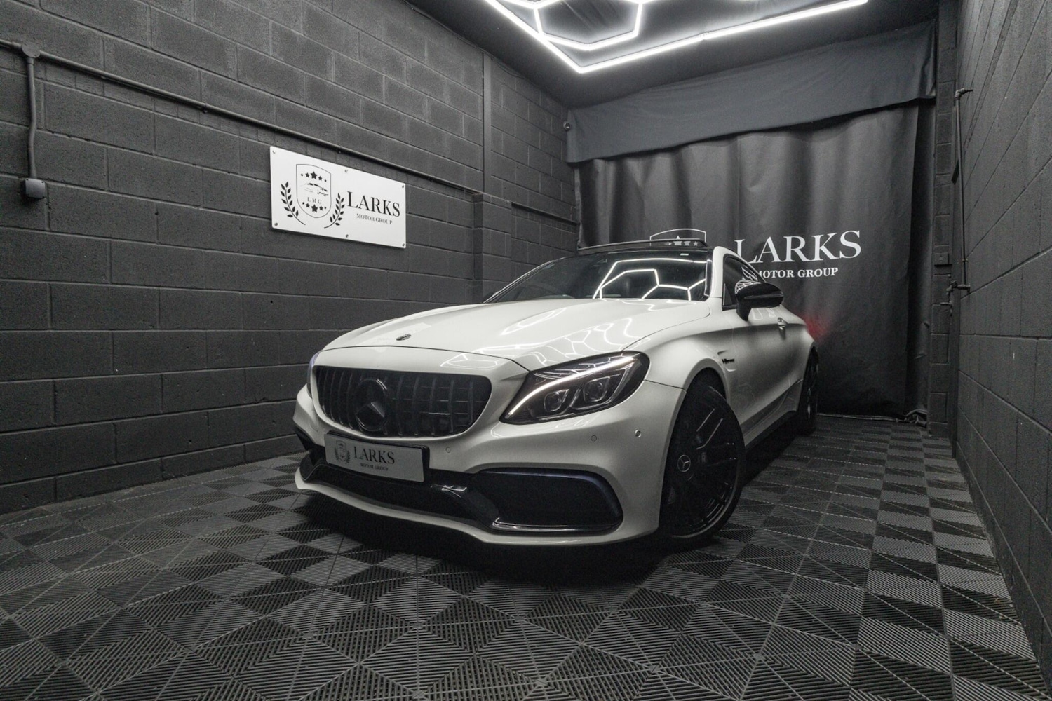 Used Mercedes-Benz C Class 2018 for sale - 76318234: Photo 1