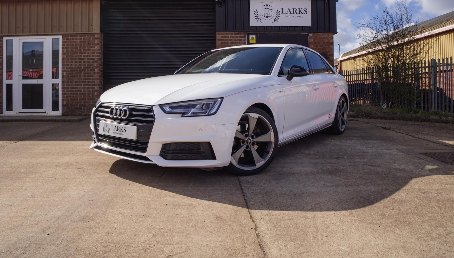 Used Audi A4 2017 for sale - 78156981: Photo 2