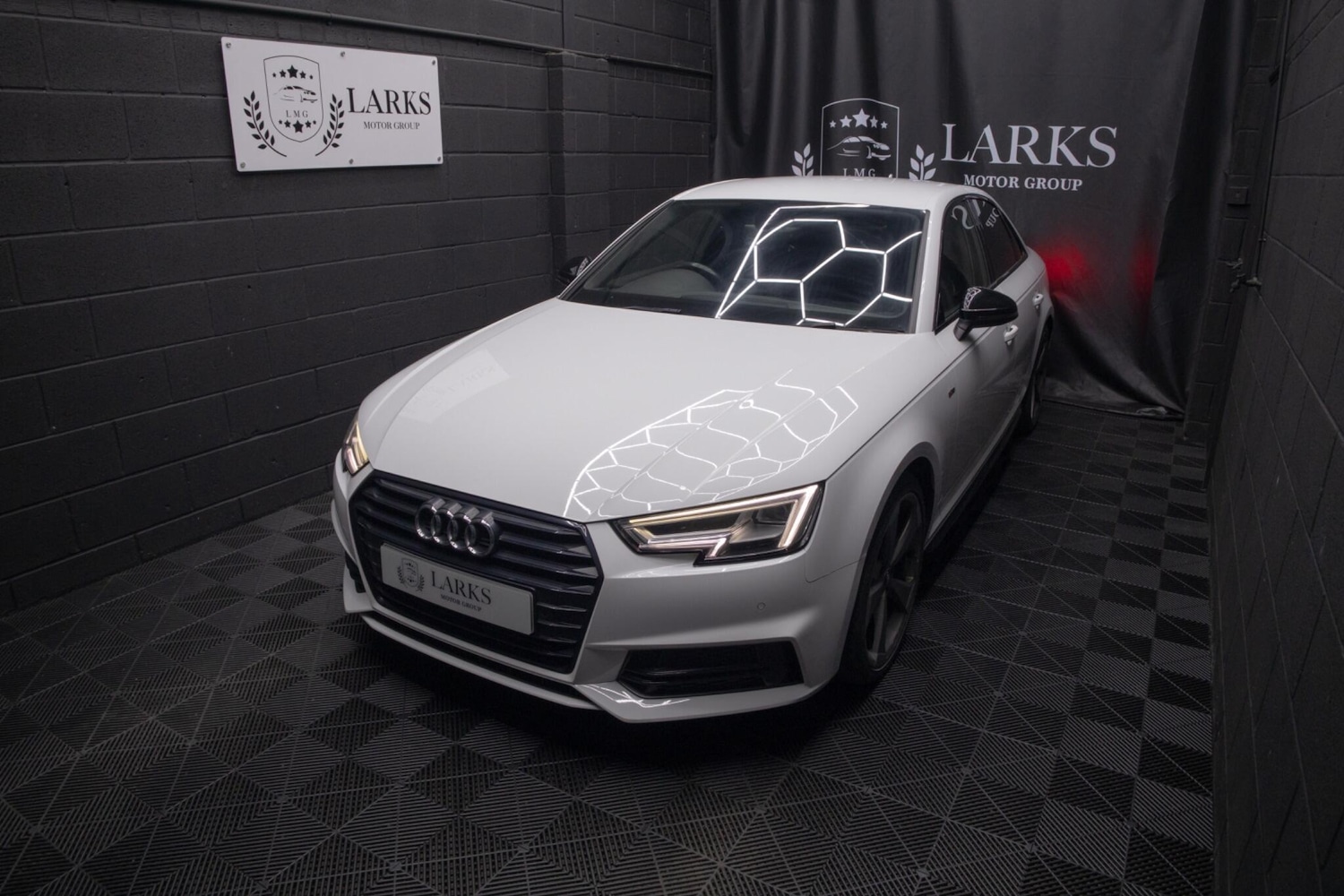 Used Audi A4 2017 for sale - 78156981: Photo 6