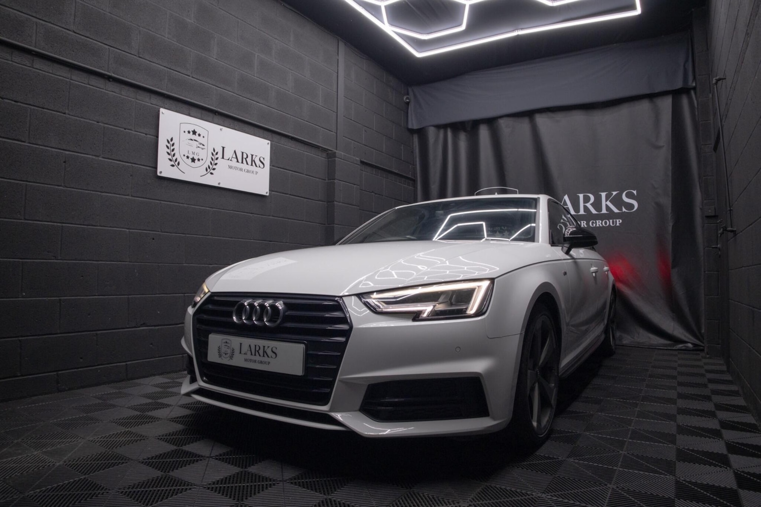 Used Audi A4 2017 for sale - 78156981: Photo 8