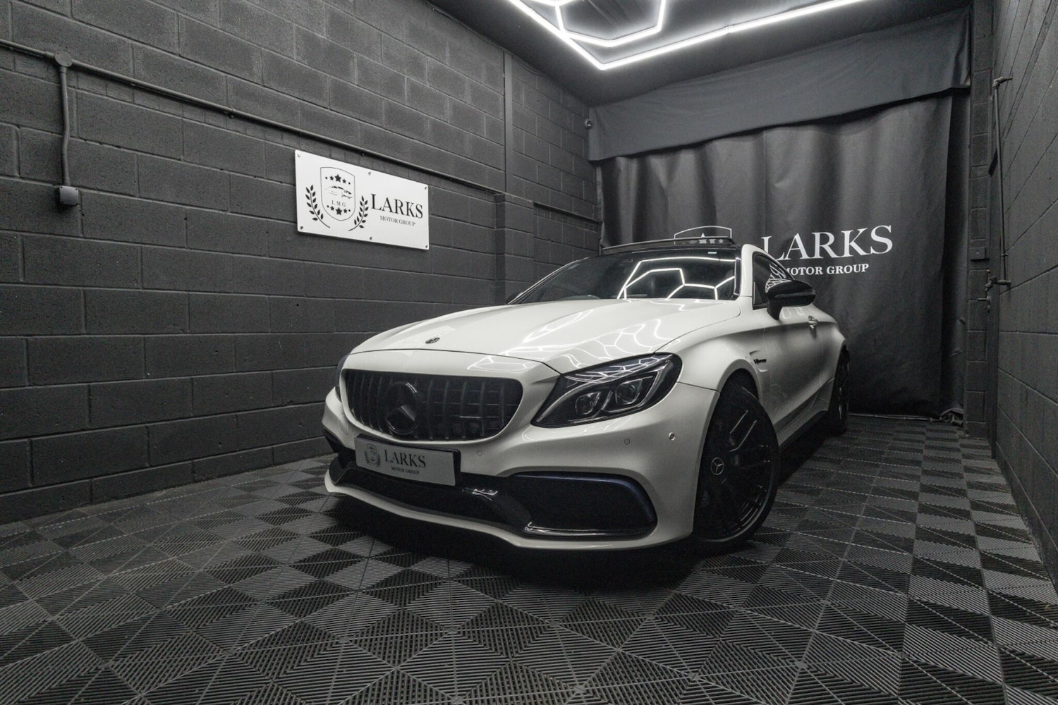 Used Mercedes-Benz C Class 2018 for sale - 77015537: Photo 8