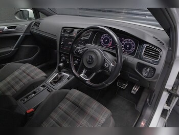 Used Volkswagen Golf 2018 for sale - 77898305: Photo