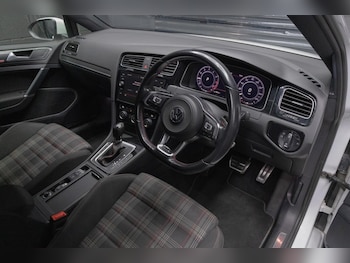 Used Volkswagen Golf 2018 for sale - 77969773: Photo