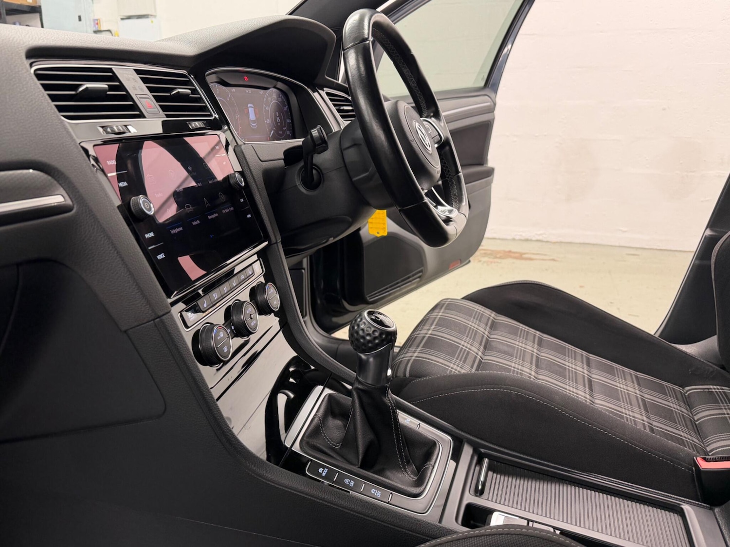 Used Volkswagen Golf 2017 for sale - 78036278: Photo 31