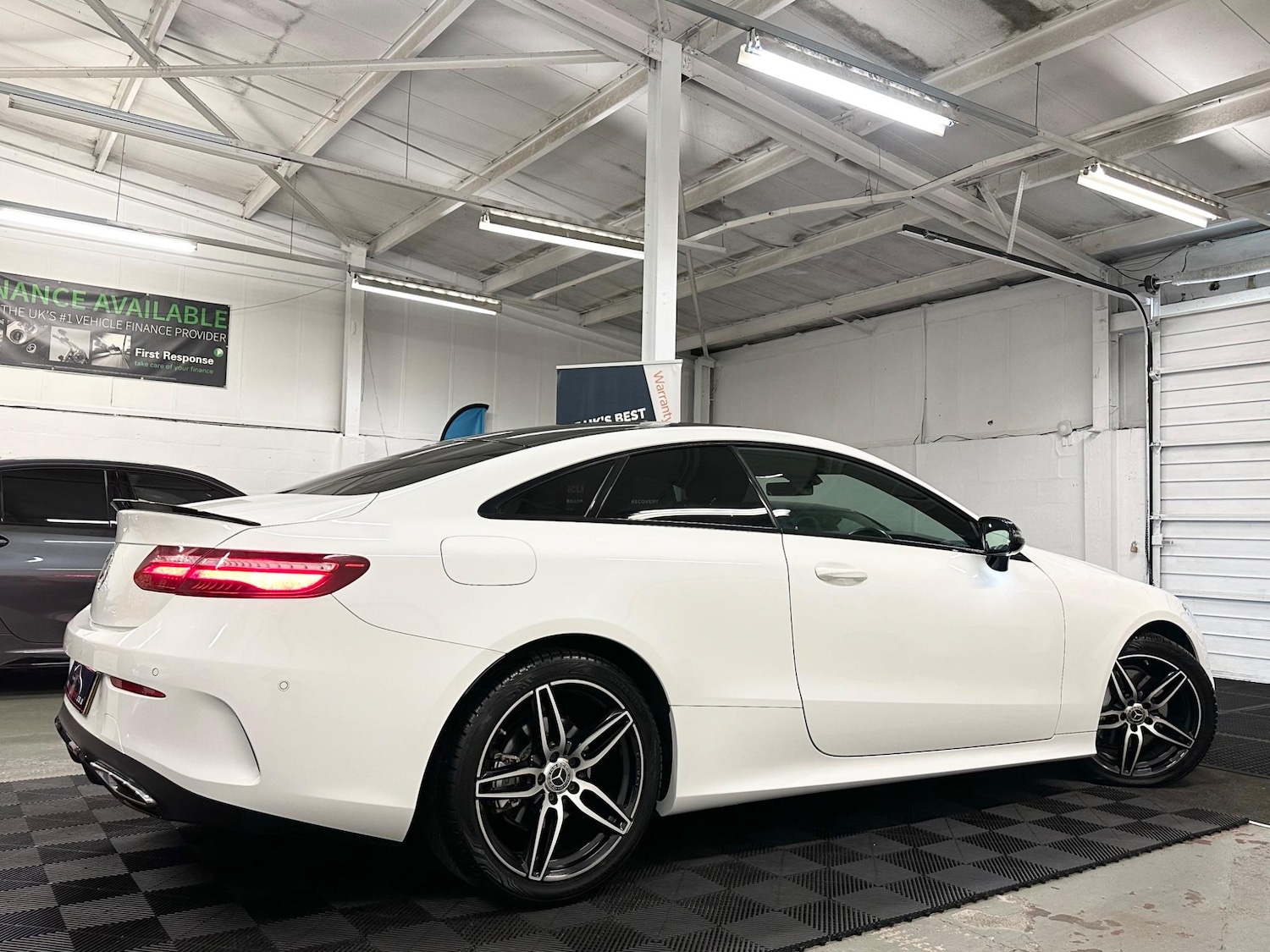 Used Mercedes-Benz E Class for sale - 77306199: Photo 69