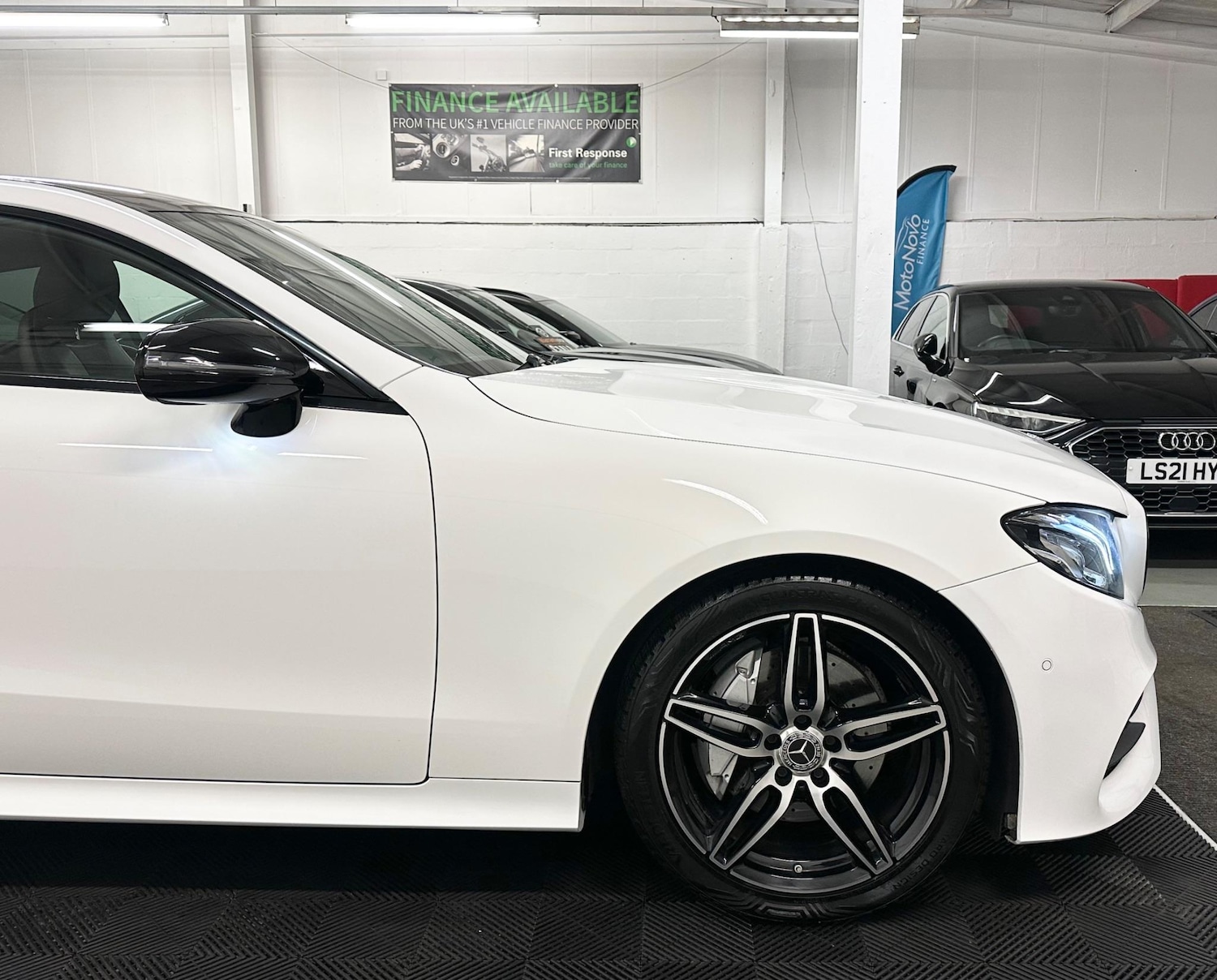 Used Mercedes-Benz E Class for sale - 77306199: Photo 76