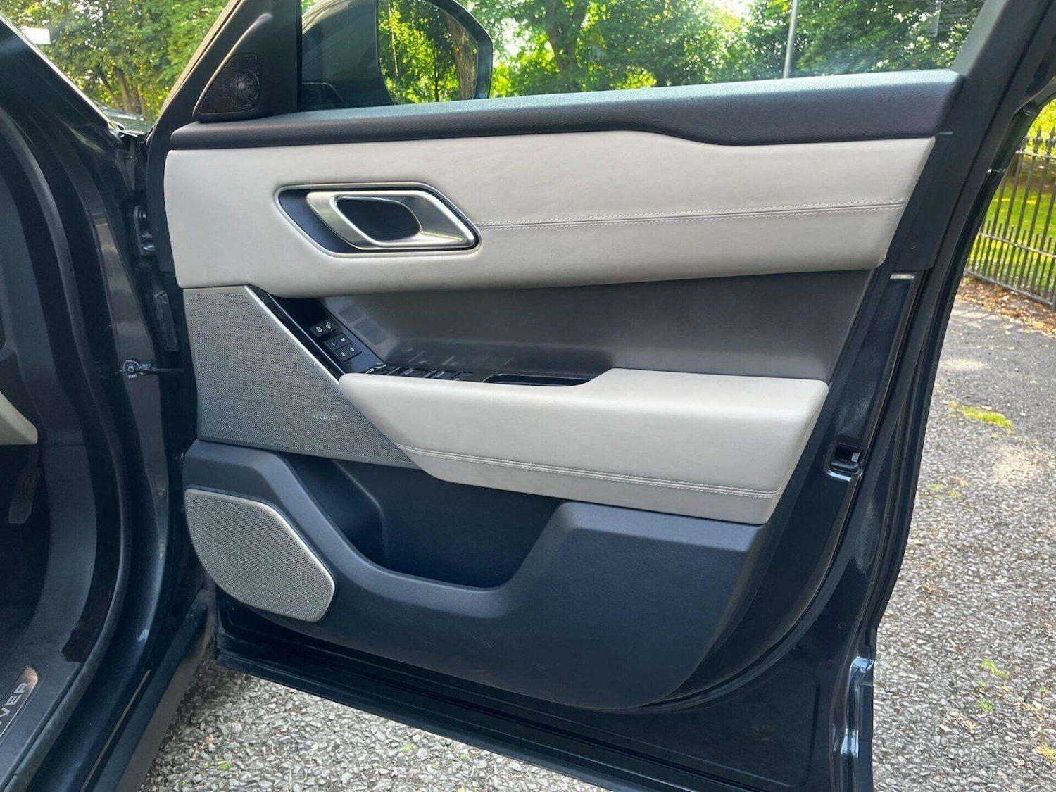 Used Land Rover Range Rover Velar 2017 for sale - 77128523: Photo 64