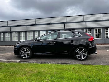 Used Volvo V40 2015 for sale - 79684841: Photo