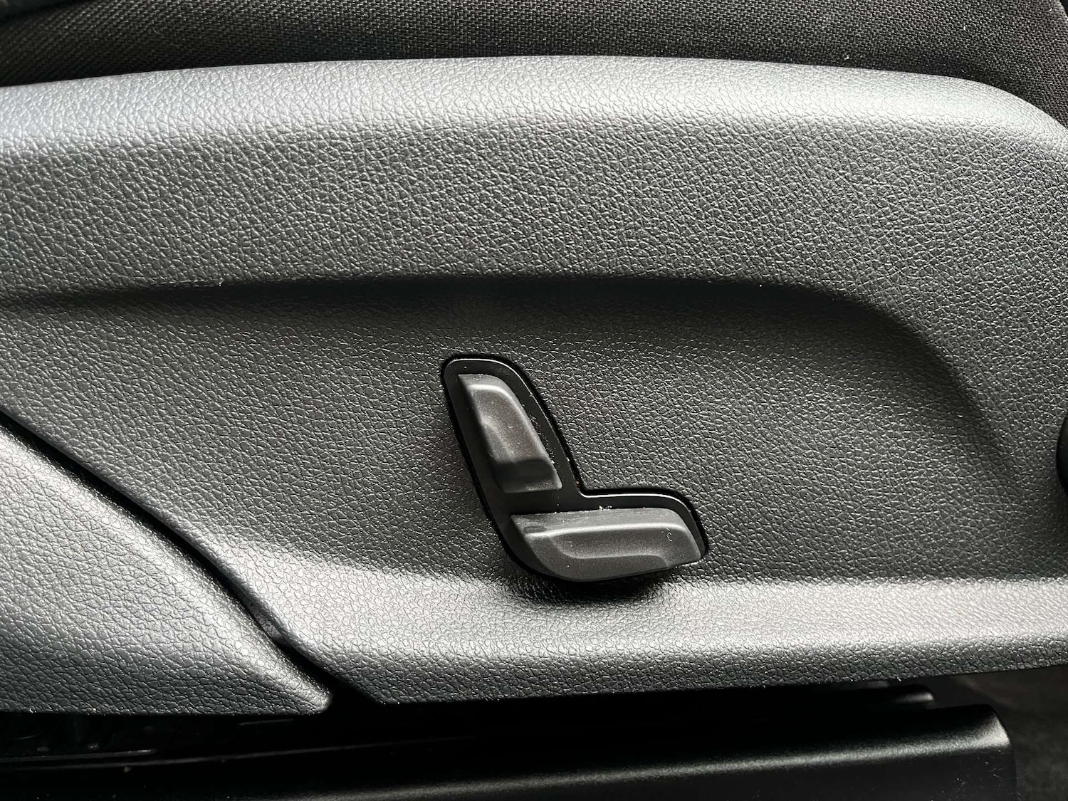 Used Mercedes-Benz GLC 2018 for sale - 76462025: Photo 51