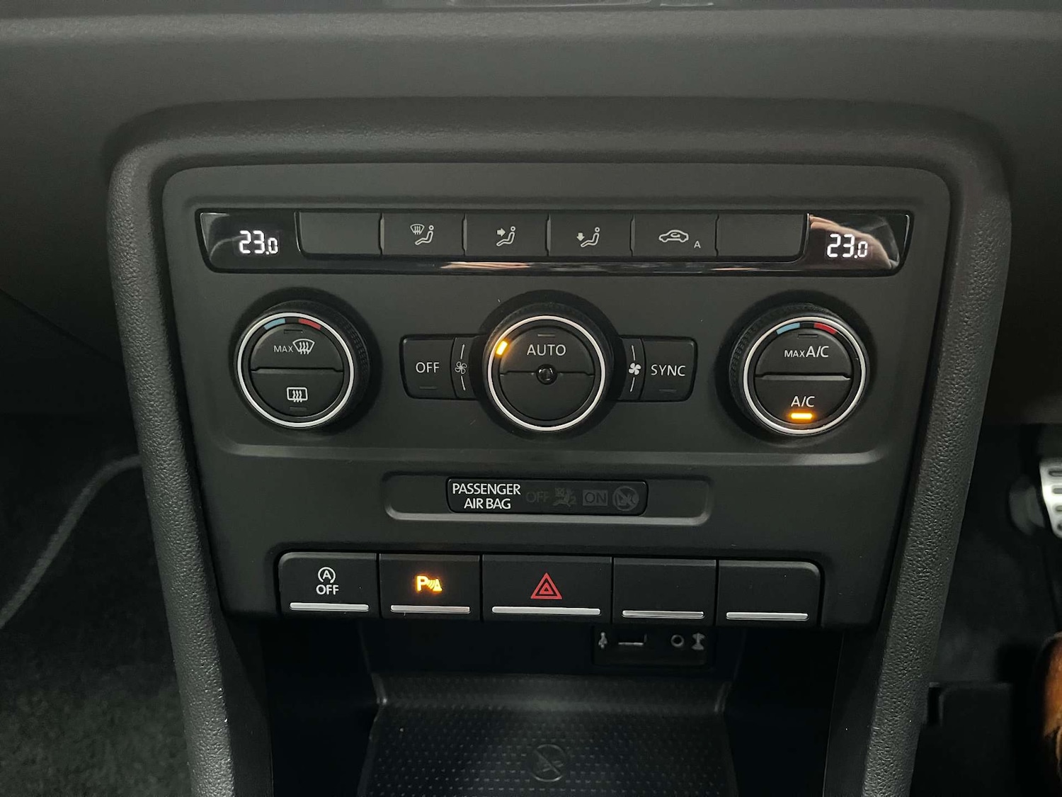 Used Volkswagen Beetle 2016 for sale - 76509327: Photo 40