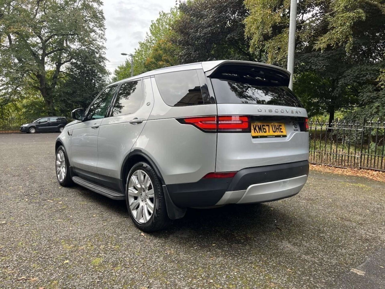 Used Land Rover Discovery 2017 for sale - 76462041: Photo 3