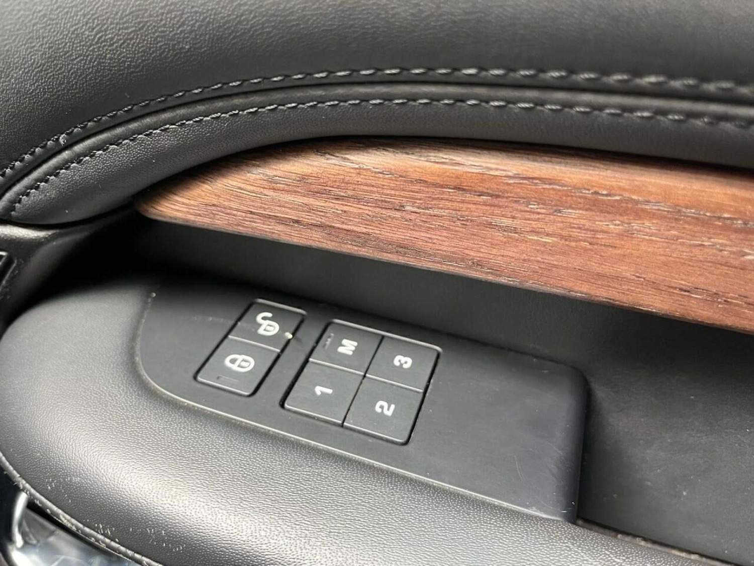 Used Land Rover Discovery 2017 for sale - 76462041: Photo 39