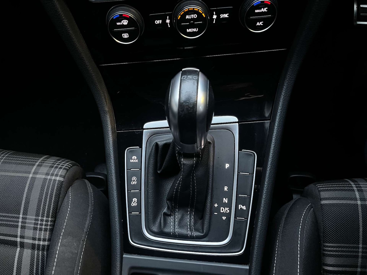 Used Volkswagen Golf 2018 for sale - 77128591: Photo 44