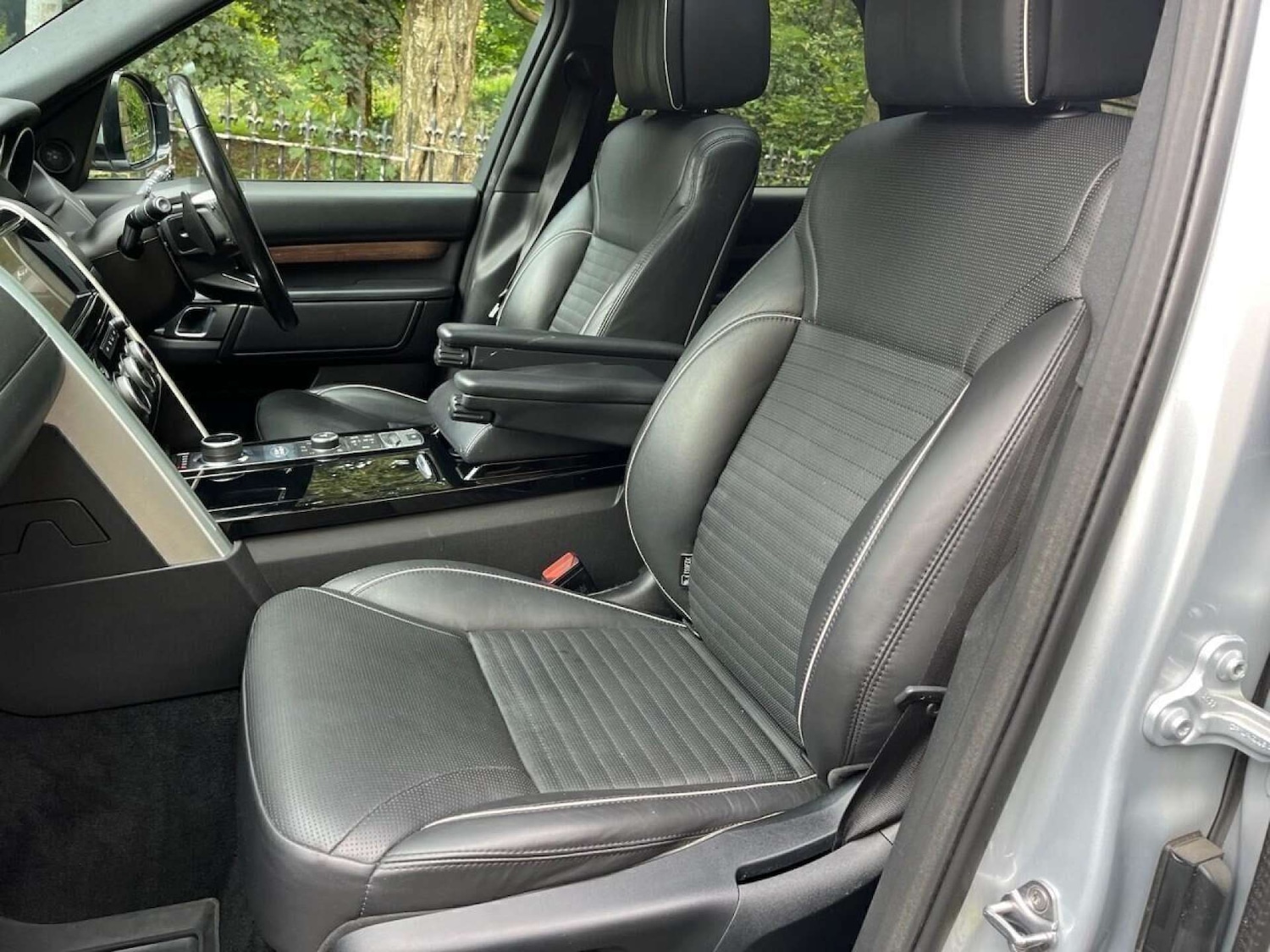 Used Land Rover Discovery 2017 for sale - 77128543: Photo 8