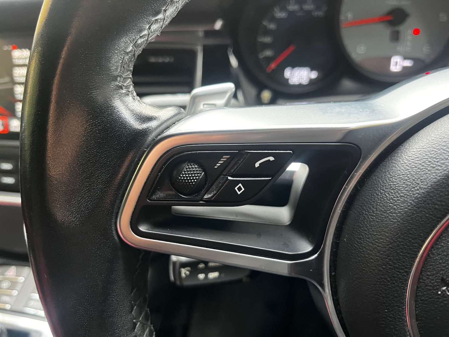 Used Porsche Macan 2017 for sale - 77128552: Photo 43