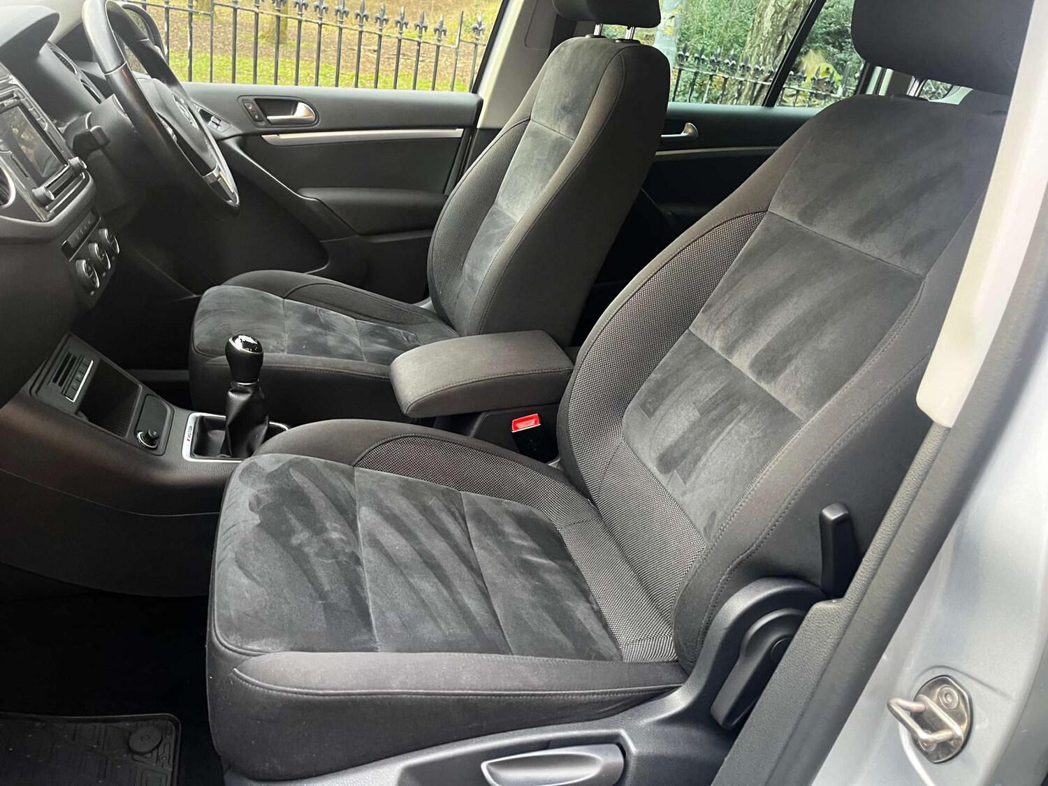 Used Volkswagen Tiguan 2015 for sale - 77715667: Photo 8