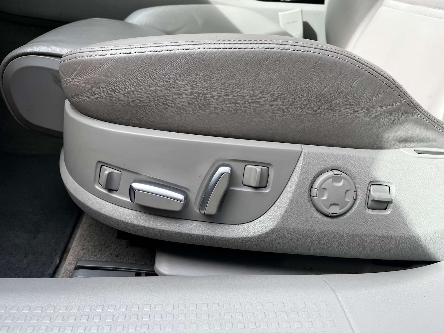 Used Audi A8 2010 for sale - 76462122: Photo 12