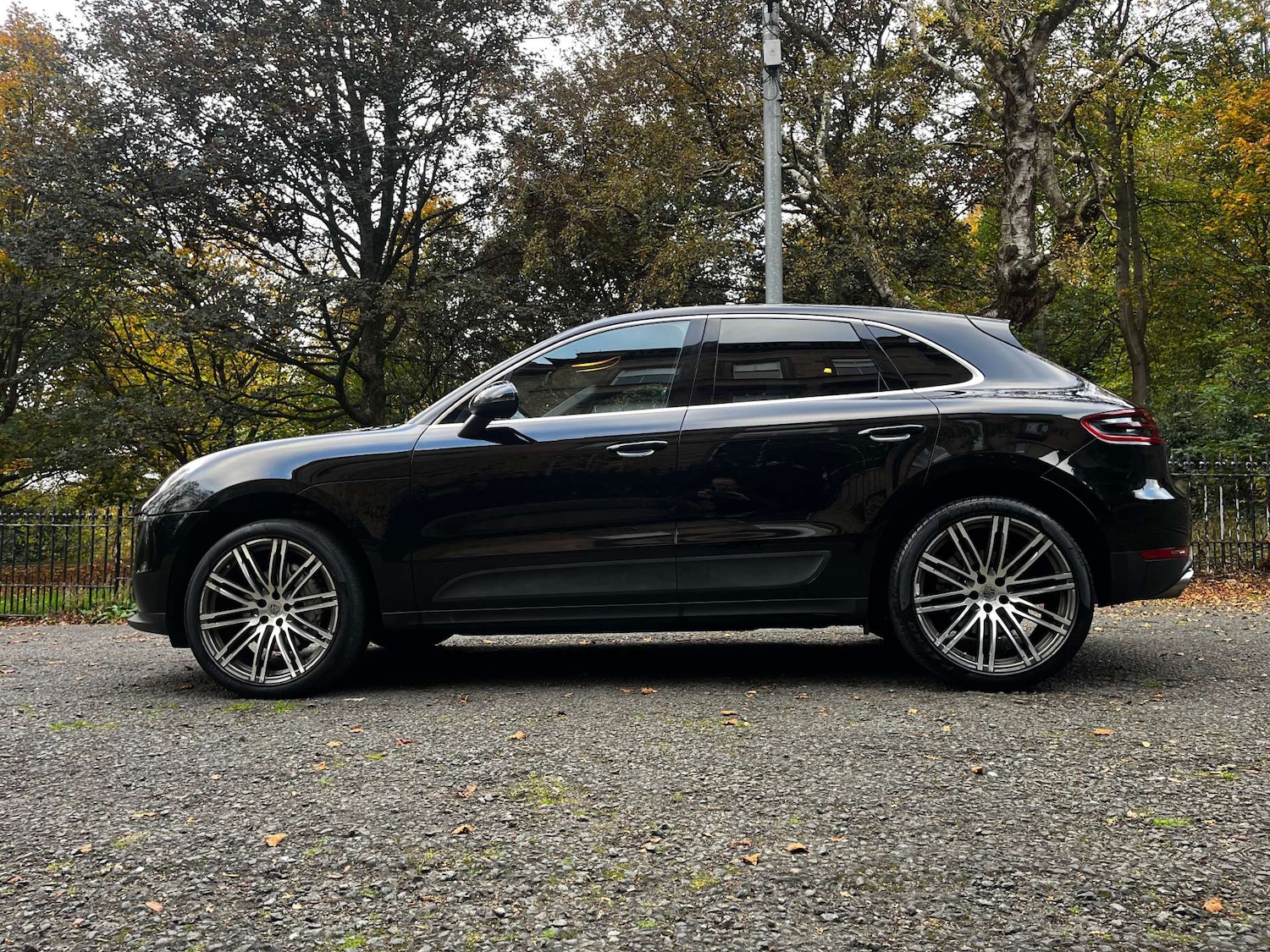 Used Porsche Macan 2017 for sale - 76462072: Photo 2