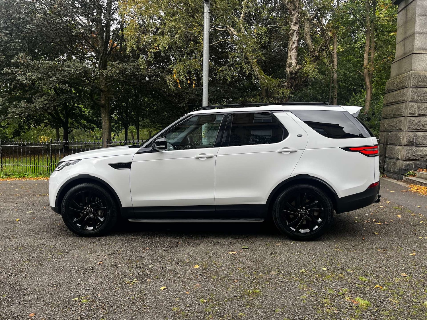 Used Land Rover Discovery 2019 for sale - 77128532: Photo 2