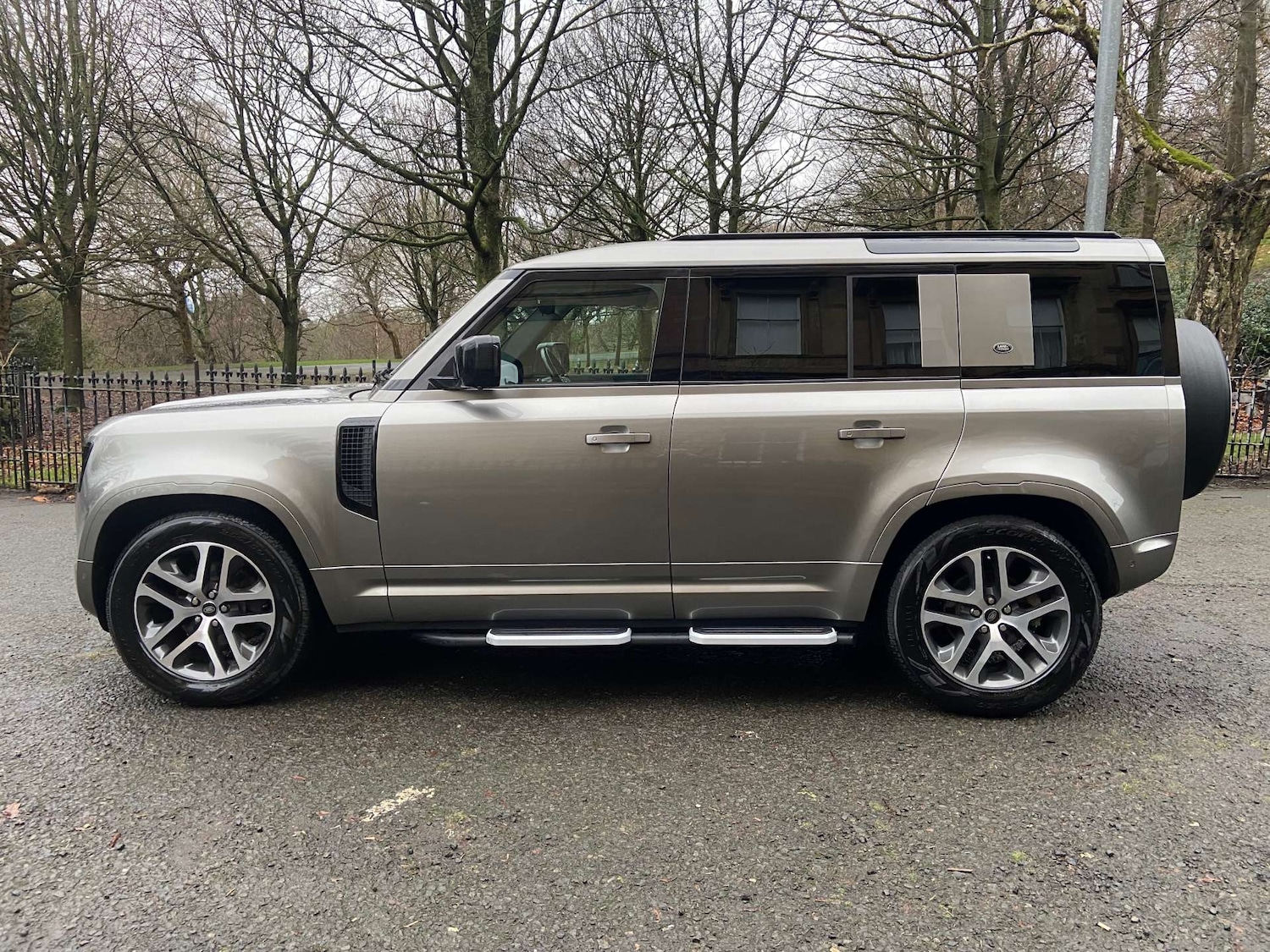 Used Land Rover Defender 2022 for sale - 77198015: Photo 2