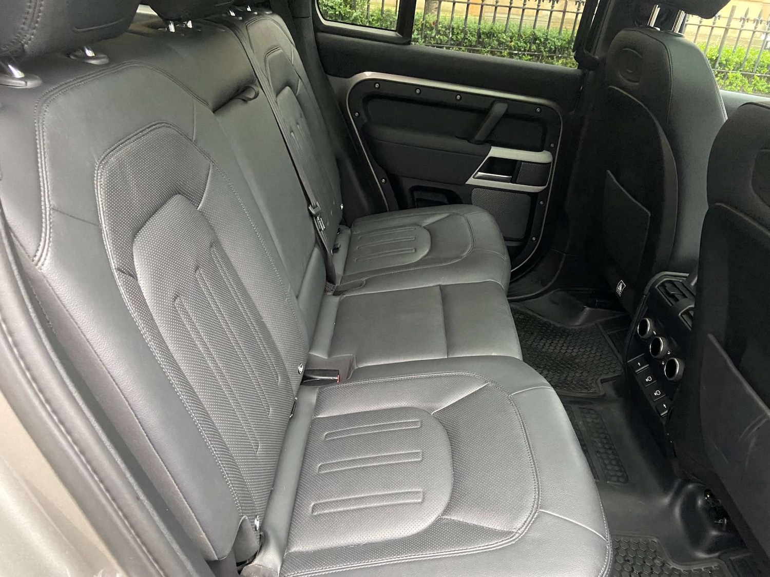 Used Land Rover Defender 2022 for sale - 77198015: Photo 32