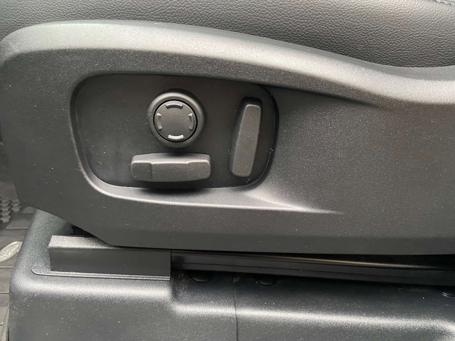 Used Land Rover Defender 2022 for sale - 77198015: Photo 37