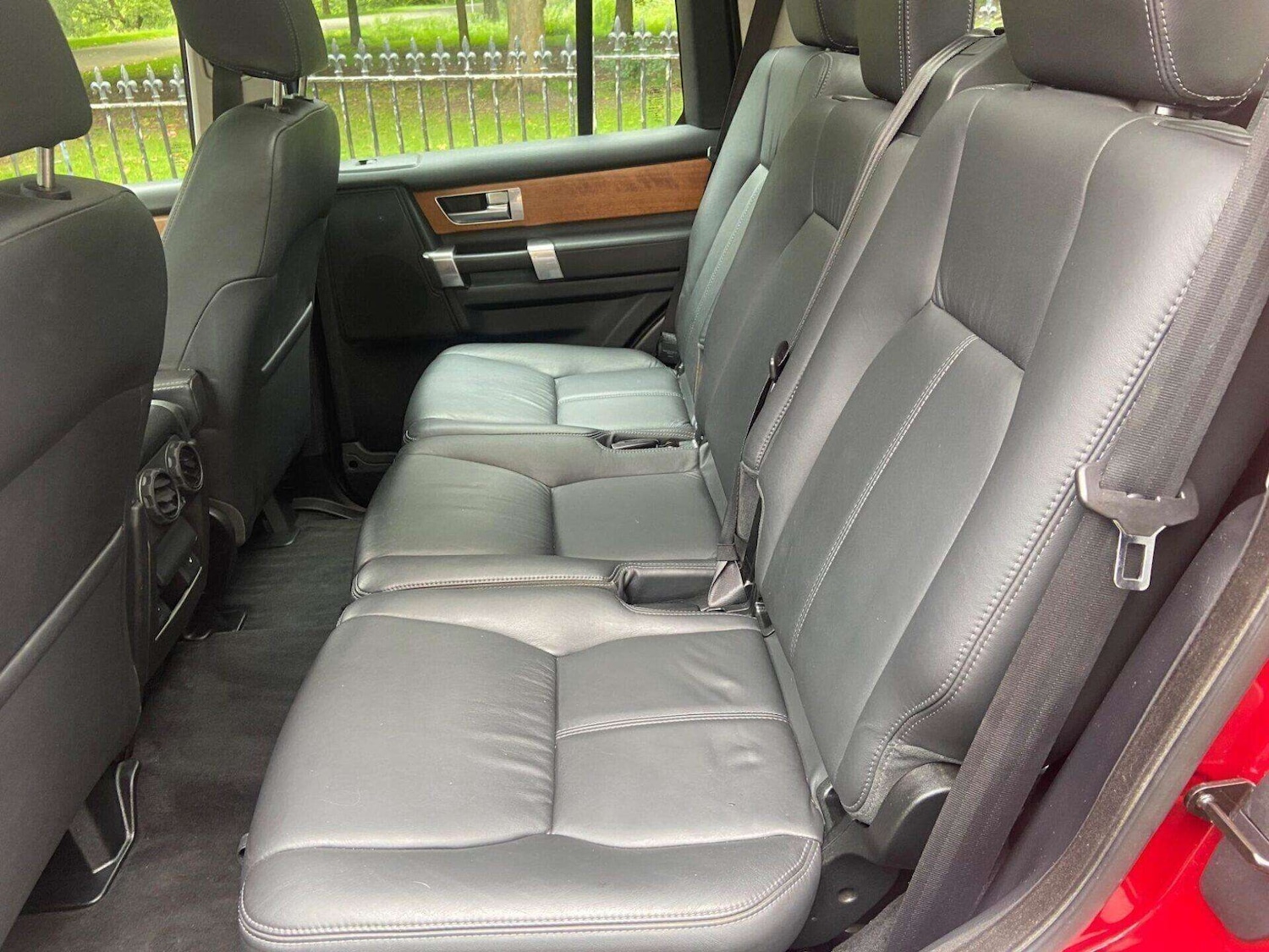 Used Land Rover Discovery 2015 for sale - 76462079: Photo 11