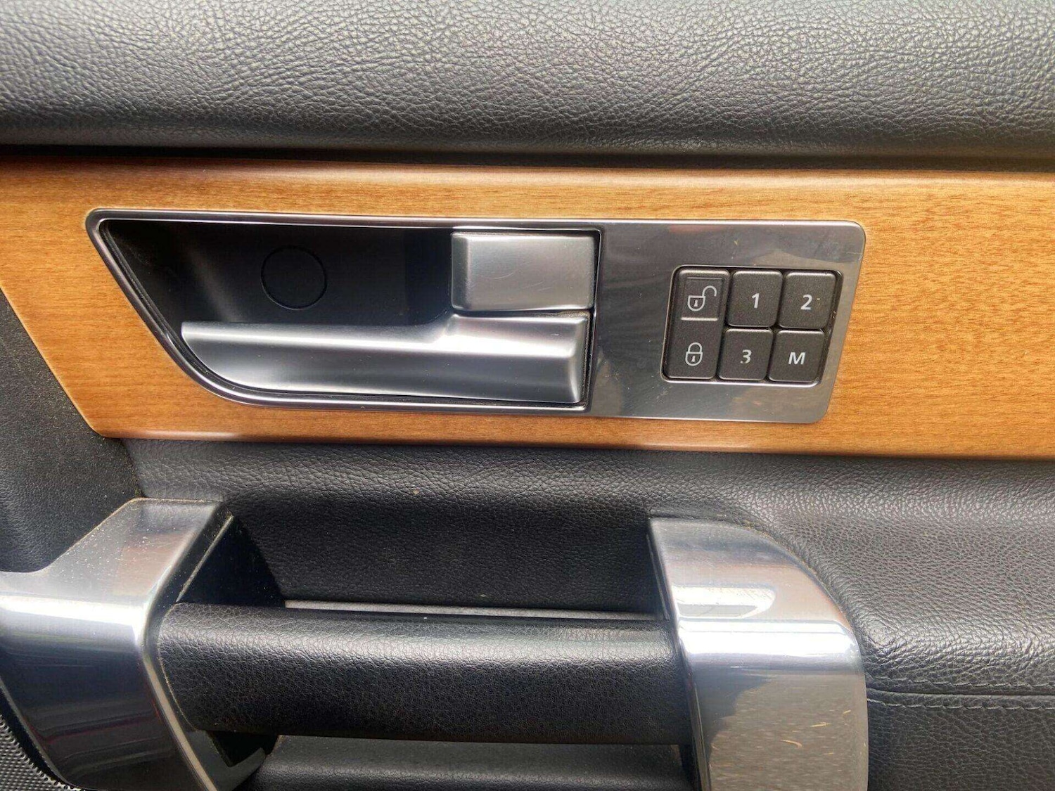 Used Land Rover Discovery 2015 for sale - 76462079: Photo 16