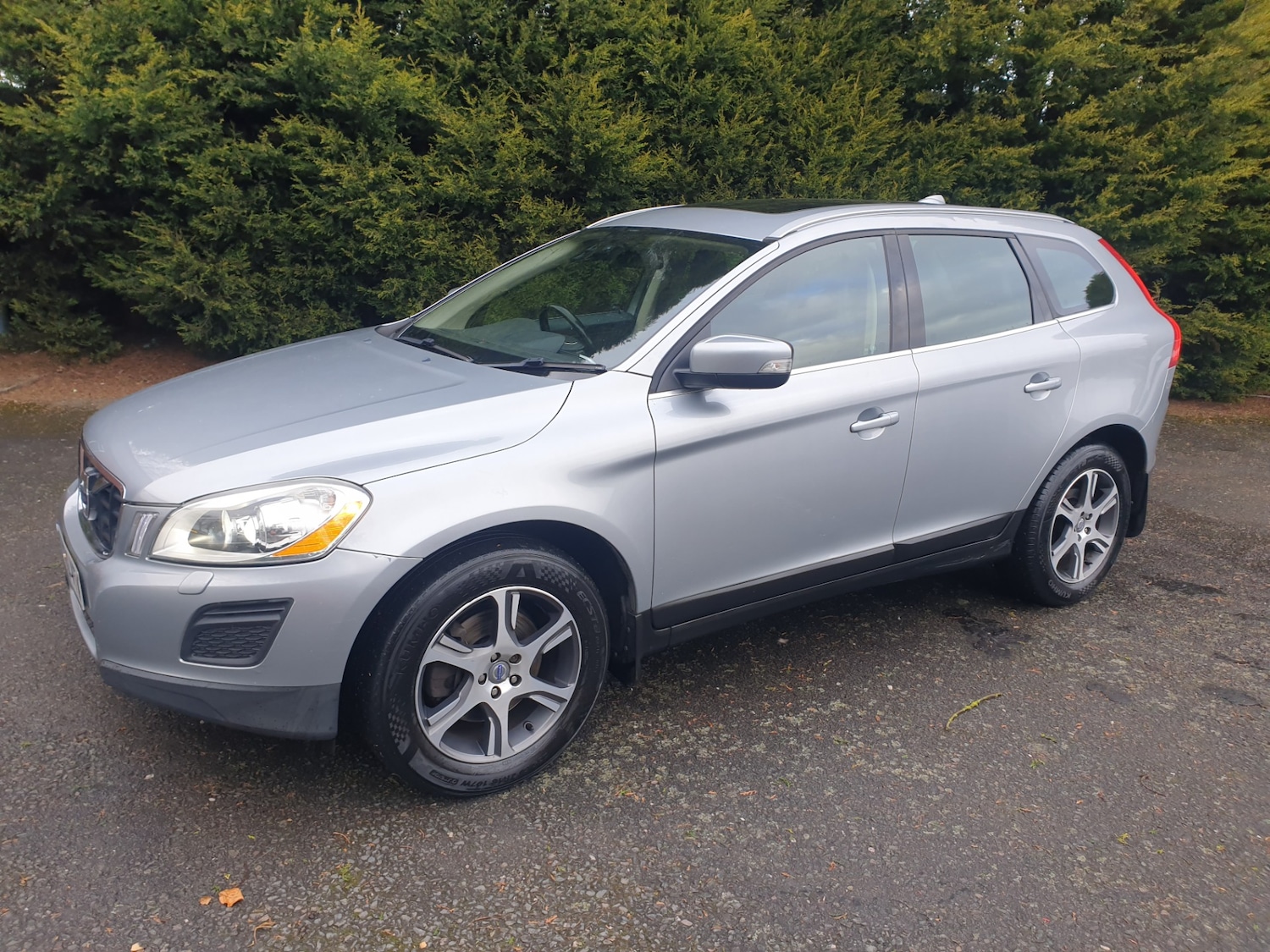 Used Volvo XC60 2010 for sale - 78045337: Photo 2
