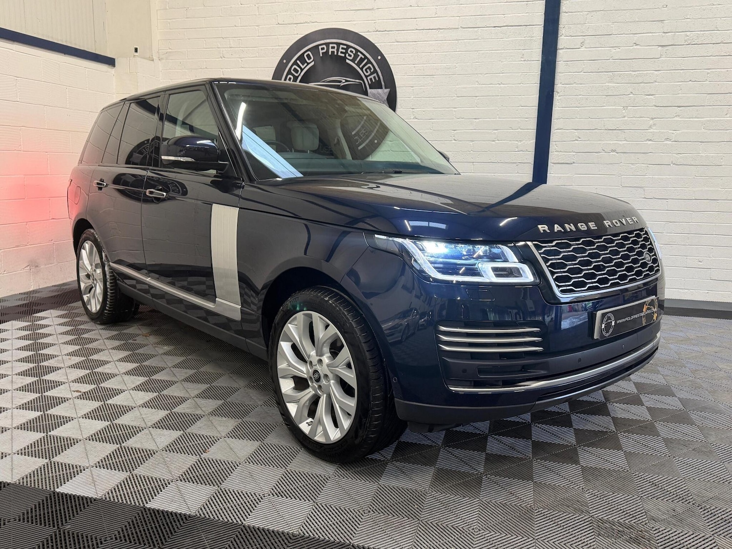 Used Land Rover Range Rover 2018 for sale - 77125230: Photo 1