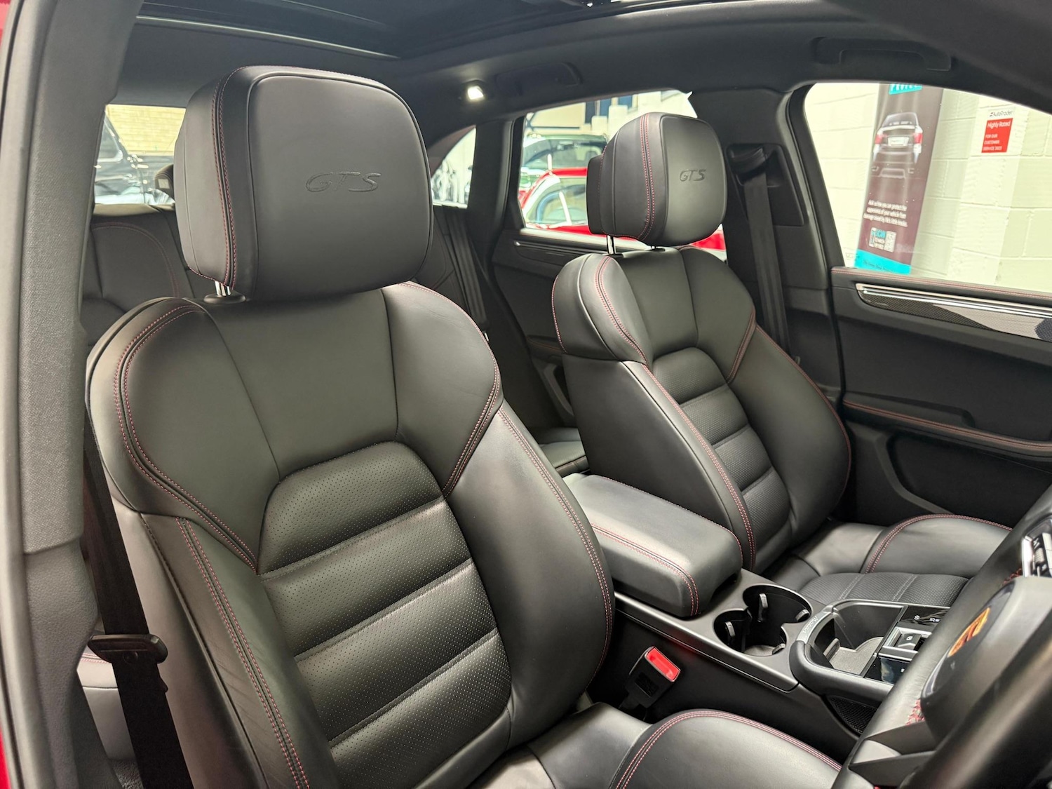 Used Porsche Macan 2022 for sale - 76690917: Photo 11